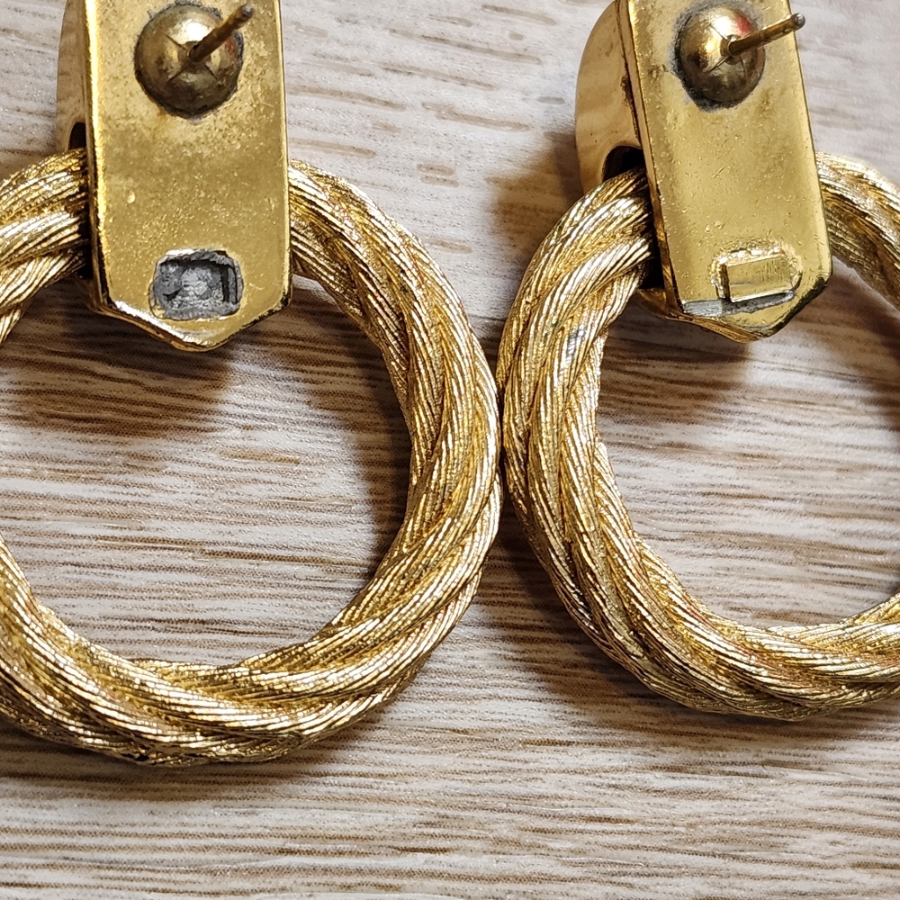 Damaged/Fixed Christian Dior Pave’ Crystals Gold Tone Hoop Earrings. - Picture 4 of 7